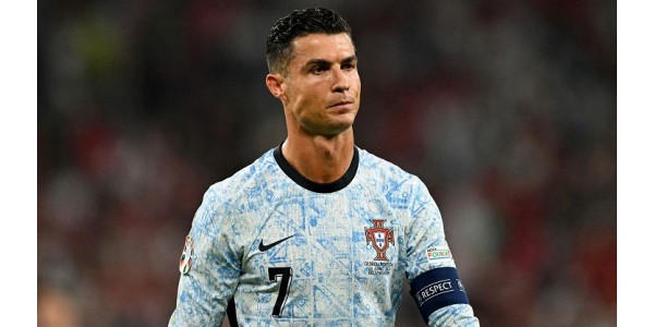 CRISTIANO RONALDO breekt door de 900e goal van zijn carrière CRISTIANO RONALDO breekt door de 900e goal van zijn carrière